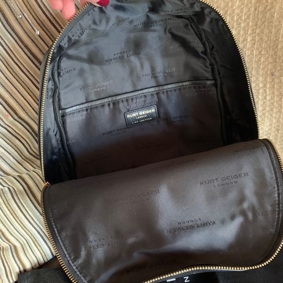 Authentic KURT GEIGER LONDON Pebbled leather two way top zip backpack - Picture 3 of 16